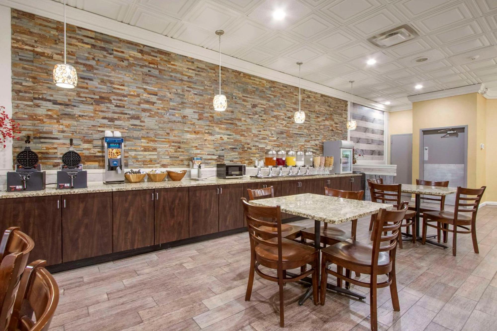 Clarion Inn Asheville Airport Fletcher Exterior photo