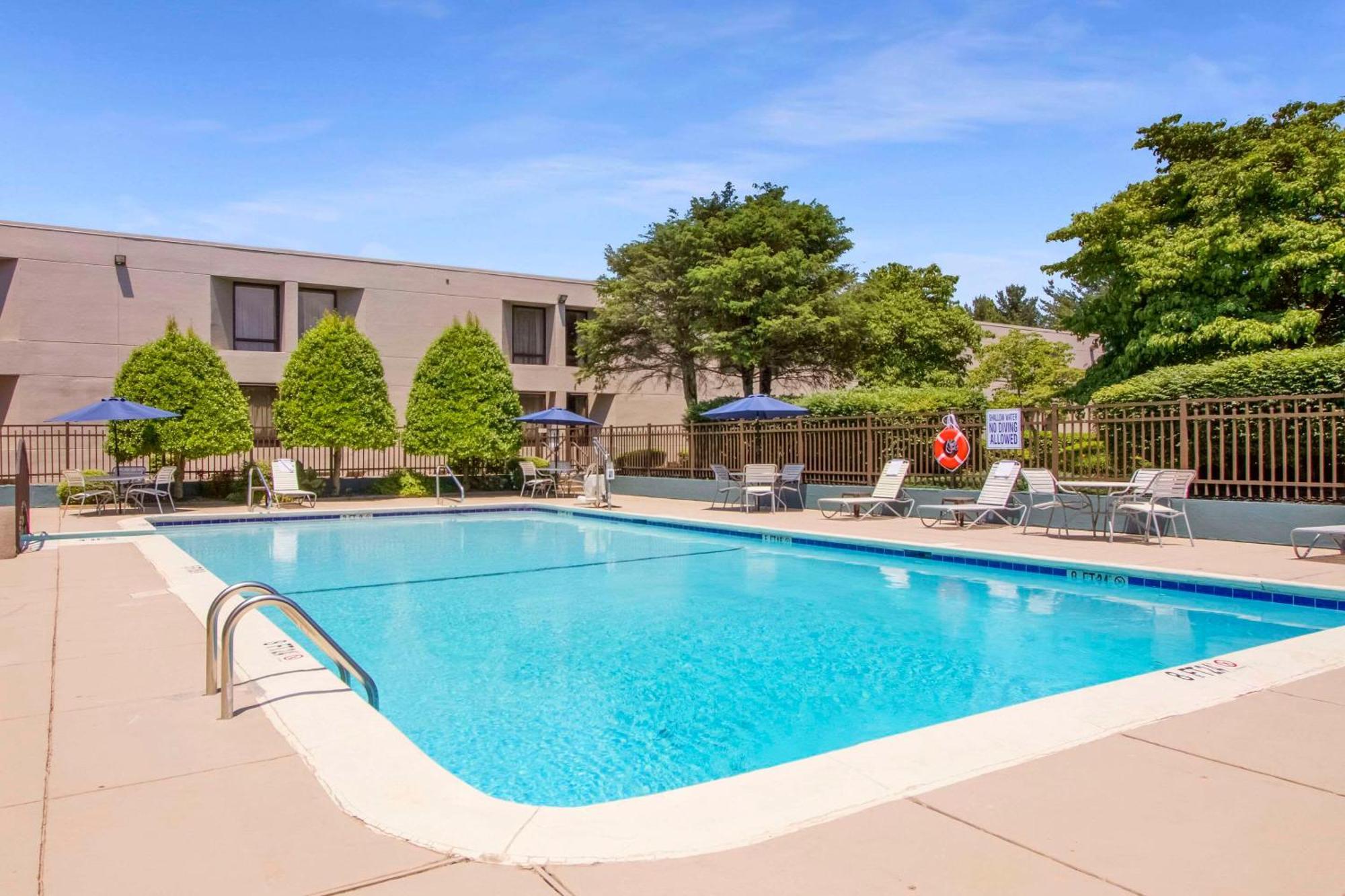 Clarion Inn Asheville Airport Fletcher Exterior photo