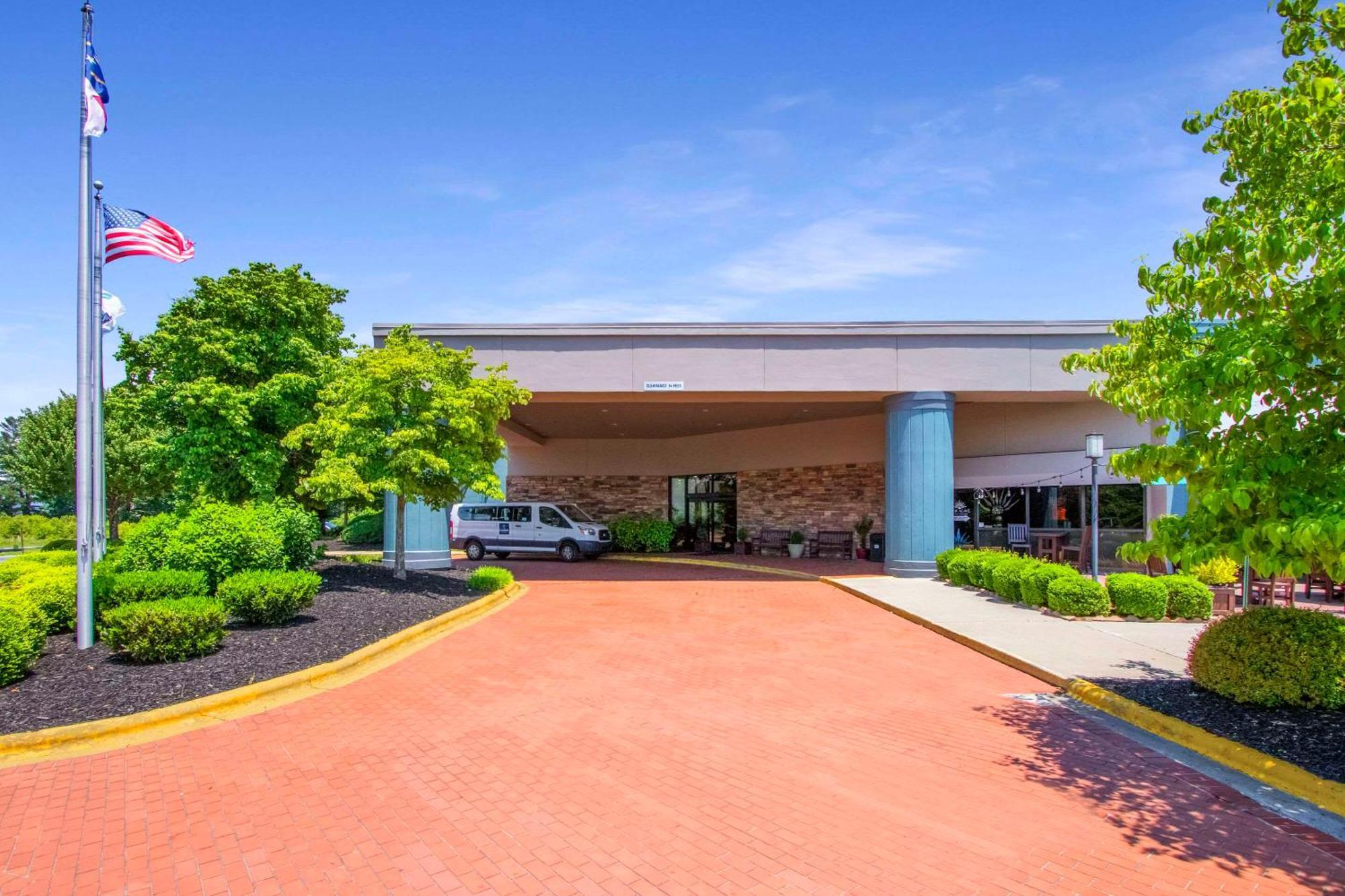 Clarion Inn Asheville Airport Fletcher Exterior photo